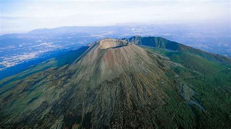 Sự kiện Bùng Nổ Vua của Vesuvius: Một thảm họa thiên nhiên đã thay đổi vĩnh viễn lịch sử và nghệ thuật La Mã cổ đại